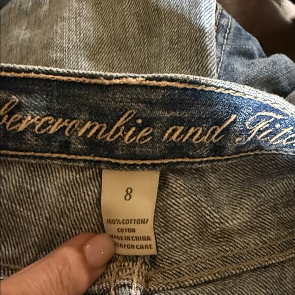 ABERCROMBIE AND FITCH distressed Bermuda Raw hem denim shorts 8 - Picture 2 of 5
